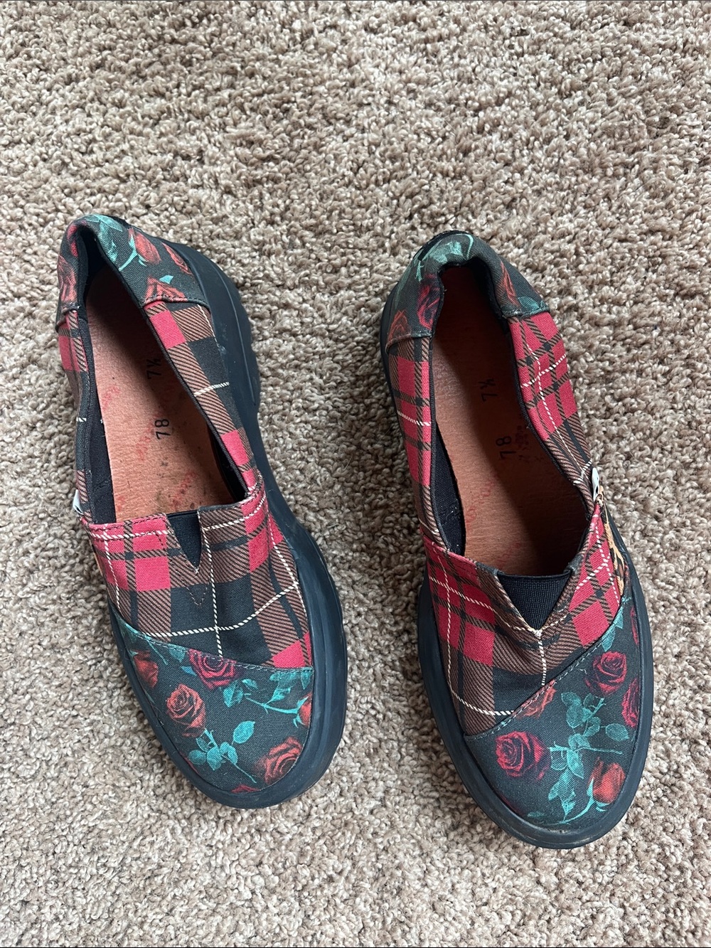 Toms Women's Plaid & Rose Slip-On Flats in Red and Green - Size 7.5
